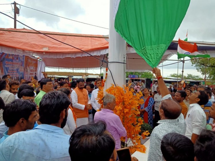 BIG NEWS : रामपुरा में फ्लैग मास्ट का भव्य शुभारम्भ,अब लहराएगा राष्ट्रीय ध्वज,विधायक मारु ने मंच से दिया ये बड़ा सन्देश,पढ़े ये खबर