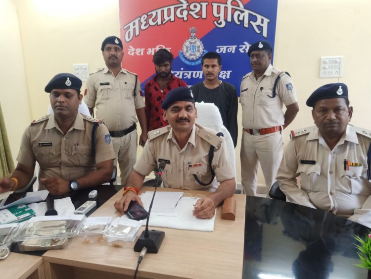 BIG NEWS : नीमच की पॉश कॉलोनी में चोरी,फिर केंट पुलिस की दिन रात की मेहनत,अब गिरफ्त में इंदौर के ये चोर,महिला भी यू बन गई आरोपी,क्या है मणिपुरम गोल्ड लोन का पेच,पढ़े ये खास खबर