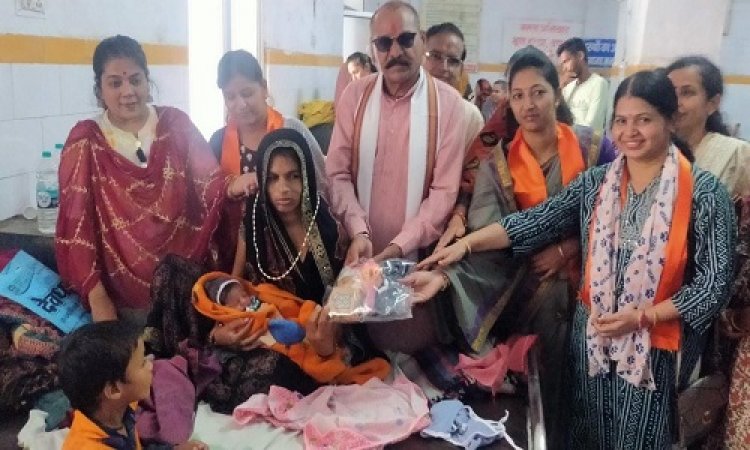 NEWS: कन्या को जन्म देने वाली माताओं का किया सम्मान, पहनाई मोतियों की माला, जि.पं. अध्यक्ष सज्जन सिंह चौहान बोले- बेटियां है ईश्वर का वरदान, इनका करें सम्मान, पढ़े खबर