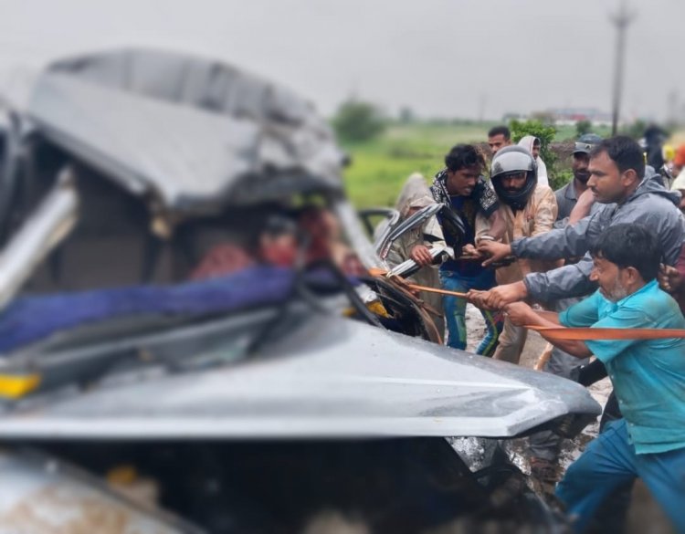 BIG NEWS : ट्रक ओर स्कूली बच्चो की गाड़ी में सीधी टक्कर,एक दर्जन से ज्यादा छात्र घायल,दो गंभीर,नागदा के समीप हुआ हादसा,पढ़े ये खबर