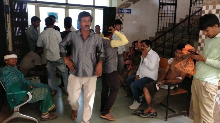 UPDATE NEWS : सरकार उपकार बस हादसा,एक की मोके पर मौत,एक दर्जन से ज्यादा घायल,नाम की लिस्ट आई सामने,मृतक मल्हारगढ़ का,तो घायलों में मनासा,रामपुरा ,जीरन क्षेत्र के लोग,पढ़े ये खबर