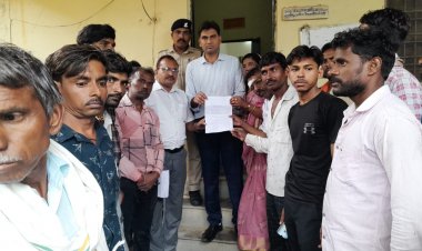 NEWS : मोया का मुकेश बैरागी ट्रेक्टर ले निकला, ओर सीधा जा पहुंचा देवीलाल के घर,दरवाजा तोड़ने का प्लान!फिर हुआ ये विवाद,अब मनासा पहुंचे फरियादी संग ग्रामीण, पढ़े ये खबर