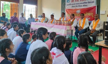 NEWS :अच्छे संस्कार ही विकसित राष्ट्र का प्रमुख आधार,-विधायक दिलीप सिंह परिहार,गुरु वंदन छात्र अभिनंदन कार्यक्रम संपन्न,पढ़े ये खबर