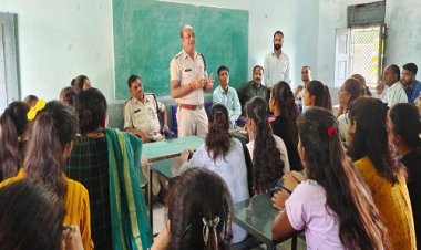 NEWS: स्वामी विवेकानंद करियर मार्गदर्शन, पुलिस ने छात्रों को दी साइबर क्राइम संबंधी जानकारी, इस तरह किया जागरूक, पढ़े खबर