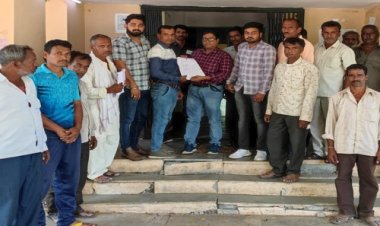 NEWS: ग्राम पंचायत मुंदेड़ी के सचिव और ग्रामीणों पहुंचे MPEB कार्यालय, की लाइनमैन की शिकायत, क्या है मामला...! पढ़े नरेंद्र राठौर की खबर