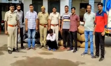 BIG NEWS: बीच बाजार में खड़ी संदिग्ध पिकअप, पुलिस ने ली तलाशी, तो खुला 24 कट्टों में दफन राज, मौके से पंकज धाकड़ गिरफ्तार, पढ़े ये खबर