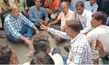 BIG BREAKING: मनासा अस्पताल के बाहर चक्काजाम, विद्युत विभाग पर लापरवाही का आरोप, परिजनों को मिला इनका समर्थन, मामला- करंट की चपेट में आने से युवक की मौत का, पढ़े मनीष जोलान्या की खबर