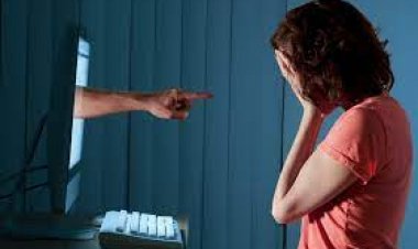 NEWS: कपड़े बदल रही छात्रा का वीडियो बनाकर किया ब्लैकमेल, दो आरोपी गिरफ्तार, जानिए क्या है पूरा मामला,पढ़े खबर