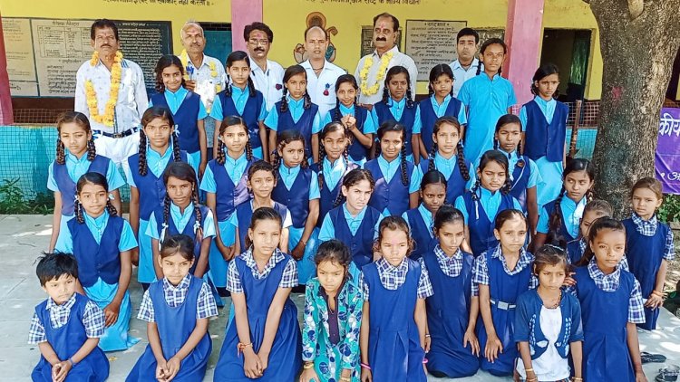 NEWS : हांसपुर के माध्यमिक विद्यालय में हर्षोउल्लास के साथ मनाया गया शिक्षक दिवस, पढ़े खबर