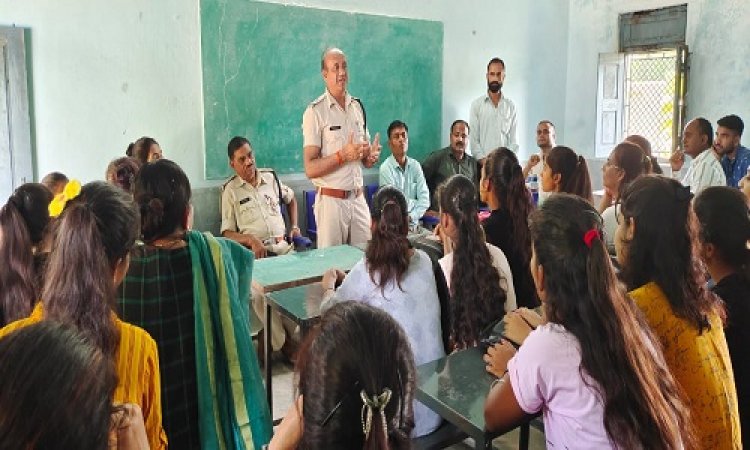 NEWS: स्वामी विवेकानंद करियर मार्गदर्शन, पुलिस ने छात्रों को दी साइबर क्राइम संबंधी जानकारी, इस तरह किया जागरूक, पढ़े खबर