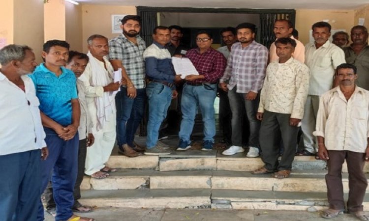 NEWS: ग्राम पंचायत मुंदेड़ी के सचिव और ग्रामीणों पहुंचे MPEB कार्यालय, की लाइनमैन की शिकायत, क्या है मामला...! पढ़े नरेंद्र राठौर की खबर