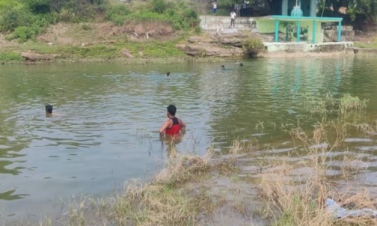 OMG ! नदी में नहाने गए मासूम, फिर हुआ हादसा, और शुभम की हो गई मौत, बाकी दो दोस्तों की हालत...! मामला- गरोठ थाना क्षेत्र का, पढ़े खबर