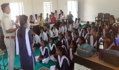 NEWS: चेतना अभियान, भैंसोदामंडी चौकी प्रभारी पहुंचे स्कूल और कोचिंग सेंटर, छात्राओं को दी अहम जानकारियां, पढ़े खबर