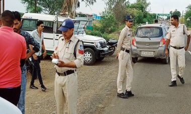NEWS: अल्हेड़ फंटे और मंदसौर रोड़ पर मनासा पुलिस की मुस्तैदी, लापरवाह वाहन चालकों को रोका, और की ये बड़ी कार्यवाही, पढ़े खबर