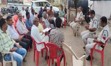 NEWS: चीताखेड़ा पुलिस सहायता केंद्र पर आवश्यक बैठक संपन्न, आगामी त्यौहारों को लेकर दिशा-निर्देश, तो साइबर ठगी सहित इन मुद्दों पर भी चर्चा, पढ़े ये खबर