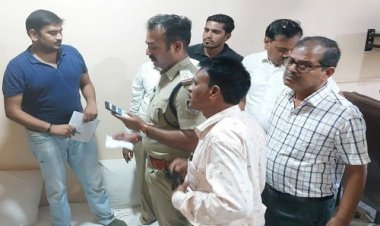 OMG ! मंदसौर में एक दिन पहले ही सचिव का तबादला, रात होते ही चोरों मंडी में चोरों की दस्तक, एक दर्जन से ज्यादा दुकानों के ताले चटकाएं, दें गए इस बड़ी वारदात को अंजाम...! पुलिस जांच में जुटी, पढ़े खबर