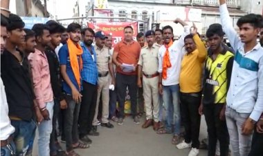 BIG NEWS; मनासा में विहिप पदाधिकारी पर हमला, अब गूंज पहुंची मदंसौर तक, पिपलियामंडी में विरोध प्रदर्शन, फिर सौंपा ज्ञापन, क्या है पूरा मामला...! पढ़े नरेंद्र राठौर की खबर में