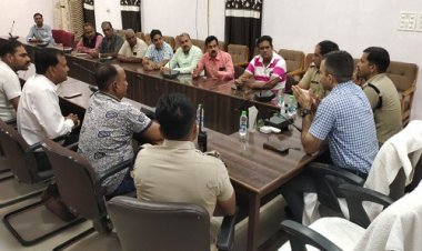 BIG NEWS: बाजार में CCTV कैमरों के नजर, पल-पल में होगा अनाउंसमेंट, पार्किंग में भी बदलाव, त्यौहार पर खाकी मुस्तैद, मंदसौर पुलिस कप्तान ने बुलाई बड़ी बैठक, पढ़े ये खबर