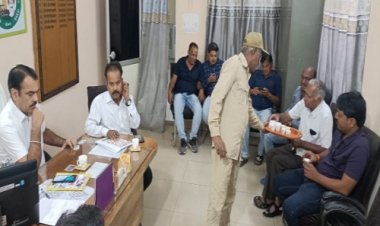 NEWS: मंडी कार्यालय में पोस्ता नीलामी को लेकर बैठक संपन्न, व्यापारियों ने मंडी सचिव को बताई समस्या, की इस लायसेंस की मांग, पढ़े खबर