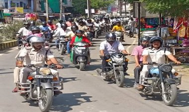 BIG NEWS;  जागरूकता अभियान, नगर में खाकी पुलिस का काफिला, वाहन में छात्राओं ने दिया संदेश, सिंगोली पुलिस की प्रशंसनीय पहल, पढ़े ये खबर