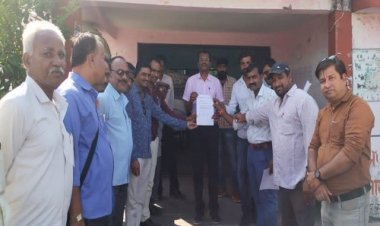 NEWS: रोजगार सहायक सचिव संघ के सदस्य पहुंचे जनपद कार्यालय, मांगो को लेकर मुख्य कार्यपालन अधिकारी को सौंपा ज्ञापन, पढ़े खबर