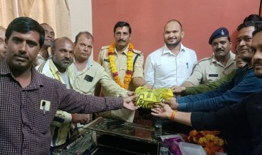 WOW ! दूकान से रूपए गायब, तो व्यापारी पहुंचा सीतामऊ थाने, FIR के बाद एक्शन में आई खाकी, फिर आशीष के घर दबिश, खौज निकाली नोटों से भरी थैली, बदले में पुलिस का किया सम्मान, पढ़े खबर