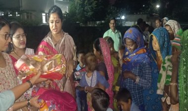 BIG NEWS: कलेक्टर कार्यालय के अधिकारी-कर्मचारियों की बड़ी पहल, जरूरतमंदों के लिए एकत्रित किये 450 कम्बल, नेकी का वाहन पहुंचा ग्राम कोज्या, सिटी क्षेत्र में भी मानवता के लिए उठाया ये कदम, पढ़े खबर