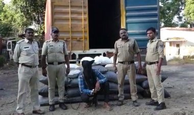 BIG NEWS: स्कीम बनाकर भरा मादक पदार्थ, आई डिलेवरी की बारी, तो चुना महू-नीमच हाईवे का रास्ता, फिर दौड़ते आईशर कंटेनर को मल्हारगढ़ पुलिस ने घेरा, तलाशी में खुला राज, मौके से युवा तस्कर भी गिरफ्तार, पढ़े खबर