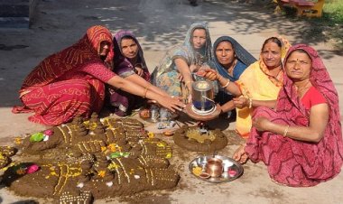 NEWS: मनासा सहित अंचल में महिलाओं ने मनाया गोवर्धन पर्व, गोबर से बनाकर की पूजा, पढ़े खबर