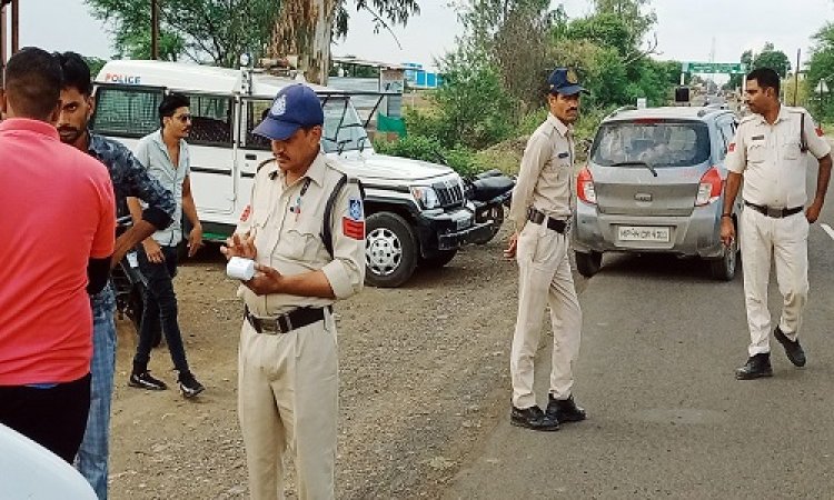 NEWS: अल्हेड़ फंटे और मंदसौर रोड़ पर मनासा पुलिस की मुस्तैदी, लापरवाह वाहन चालकों को रोका, और की ये बड़ी कार्यवाही, पढ़े खबर