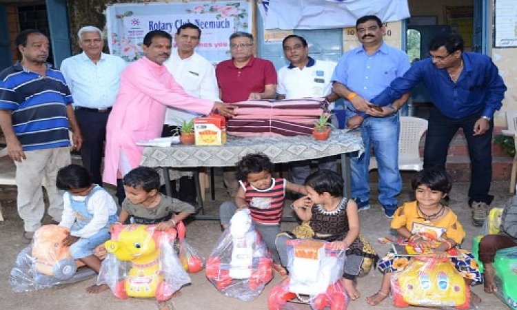 NEWS: रोटरी क्लब के सदस्य पहुंचे ग्राम अरनिया कुमार, स्कूल में दरियां और बच्चों को खिलोने किये वितरित, अगले संकल्प में उठाएंगे ये बड़ा कदम, पढ़े खबर