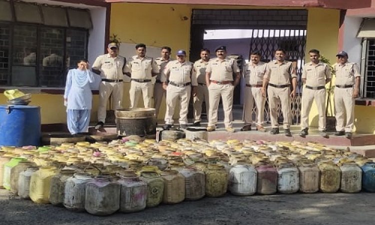 NEWS: मनासा पुलिस की ग्राम चपलाना के डेरों में दबिश, 1500 लीटर लहान नष्ट, पांच आरोपियों के विरूद्ध प्रकरण दर्ज, पढ़े खबर