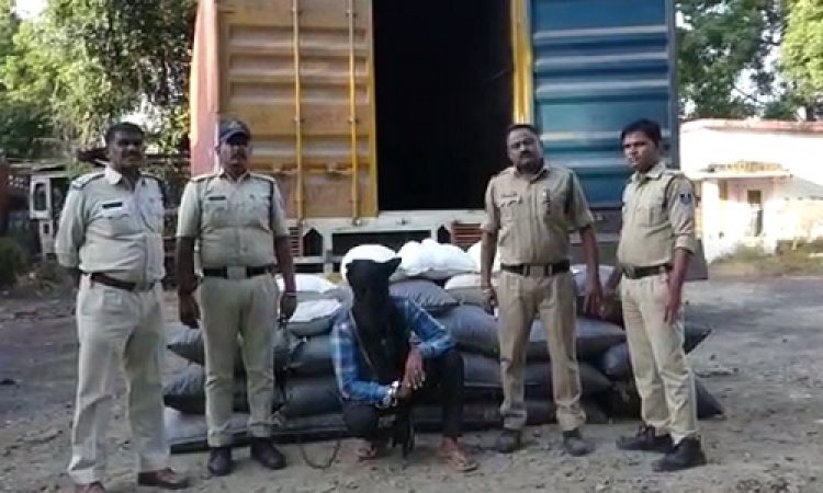 BIG NEWS: स्कीम बनाकर भरा मादक पदार्थ, आई डिलेवरी की बारी, तो चुना महू-नीमच हाईवे का रास्ता, फिर दौड़ते आईशर कंटेनर को मल्हारगढ़ पुलिस ने घेरा, तलाशी में खुला राज, मौके से युवा तस्कर भी गिरफ्तार, पढ़े खबर
