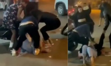 OMG ! इंदौर में लड़कियों की गुंडागर्दी ने मचाया बवाल, बिगाड़ी शहर की छवि...! वायरल वीडियों में किसकी हो रहीं बैल्ट और लात-घूसों से पिटाई, पढ़े खबर और देखें वीडियों