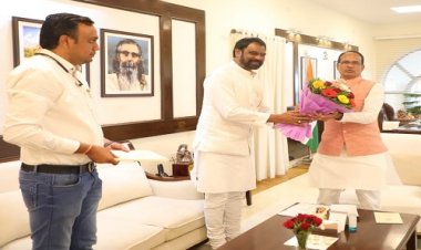 NEWS: विधाक मारू ने मुख्यमंत्री से की भेंट, 10 सड़कों की मांगी स्वीकृति, CM को दिए ये निमंत्रण, पढ़े खबर