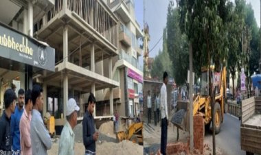 BIG NEWS: नीमच के अंबेडकर मार्ग पर बिल्डिंग का निर्माण, शिकायत के बाद अतिक्रमण हटाने पहुंचा अमला, फिर बिना कार्यवाही के लौटी न.पा. की टीम, क्या बीच में कूद पड़ी नेता नगरी...! या मामला कुछ और, पढ़े खबर