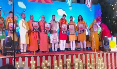 NEWS: सनातन धर्म के मंदिरों के पुजारियों का नगर आगमन, पापटवाल परिवार ने शाल-श्रीफल से किया सम्मान, बेटी निशिधा को दिया दीर्घायु आशीर्वाद, पढ़े खबर