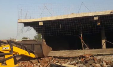 BIG BREAKING: चीताखेड़ा में निर्माणधीन मकान की छत गिरी, क्या मजदूर भी कर रहे थे काम...! ऐसे टल गया बड़ा हादसा, पढ़े आजाद मंसूरी की खबर