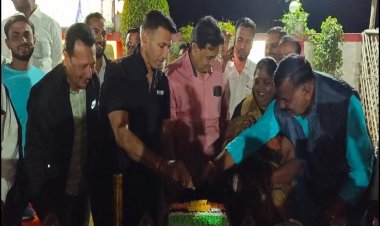 BIG NEWS: MP में नया विवादः कमलनाथ के बाद कांग्रेस के पूर्व मंत्री जीतू पटवारी सुर्खियों में, काटा ये केक, विवाद को दिया जन्म, क्या है मामला...! पढ़े खबर