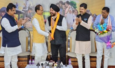 BIG BREAKING: कांग्रेस को बड़ा झटका, इस दिग्गज नेता ने थामा भाजपा का दामन, CM शिवराज ने दिलाई सदस्यता, क्या MP में फिर दल बदलने पर गरमाई राजनीति...! पढ़े ये खबर