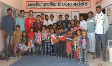 NEWS: युवा कांग्रेस कार्यकर्ता पहुंचे शासकीय स्कूल, विद्यार्थियों को वितरित किये गर्म कपड़े, पढ़े खबर