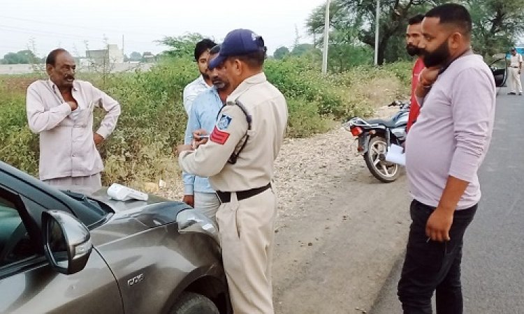 NEWS: मंदसौर रोड़ पर मनासा पुलिस का चैकिंग पॉइंट, दो और चार पहियां वाहन चालकों को दी समझाइश, जिसने किया नियमों का उल्लंघन, उन पर ताबड़तोड़ कार्यवाही, पढ़े खबर