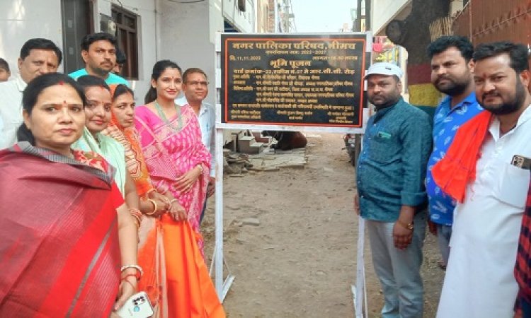 NEWS: वार्ड नं. 23 में 18 लाख 50 हजार के सीसी रोड़ का भूमिपूजन सम्पन्न, नपाध्यक्ष स्वाति चौपड़ा ने कहां- शहर विकास में जनता का सहयोग भी जरूरी, पढ़े खबर