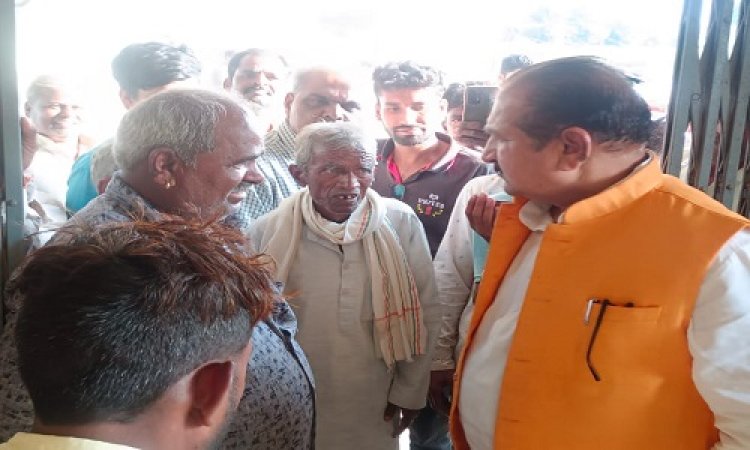 NEWS: नगद खाद विक्रय केंद्र का नीमच विधायक ने किया औचक निरीक्षण, किसानों से की चर्चा, व्यवस्था से भी अन्नदाता दिखे संतुष्ट, पढ़े खबर