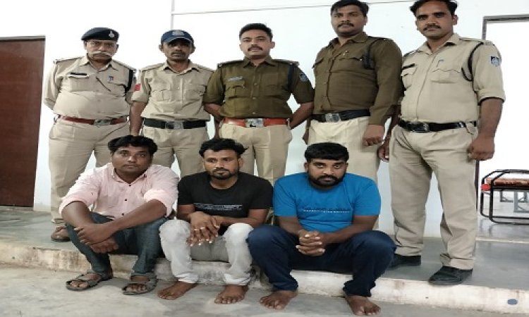 BIG NEWS: इंसाफ की आस में मृतक का परिवार, न्याय की और बढ़ती रामपुरा पुलिस, हत्या के आरोपी सुनील, संजय और अरविन्द गिरफ्तार, अब इनकी तलाश, मामला- मारपीट के बाद अल्लाबेली की मौत का, पढ़े ये खबर