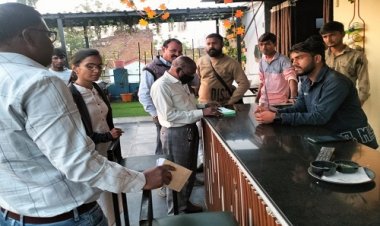 BIG NEWS: स्वच्छता सर्वेक्षण 2023, नीमच शहर में निकली नपा की टीम, तो दुकानदारों में मचा हड़कंप, फिर अधिकारी-कर्मचारियों ने इन्हें घेरा, इस बड़ी गलती पर हो गई जेब ढीली, आप भी हो जाएं सावधान, पढ़े खबर