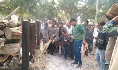 BIG NEWS: खबर जीरन नगर से, मासूम बेटियों ने निभाया बेटे का फर्ज, अपने पिता को दी मुखाग्नि, जिसने भी देखा, छलक उठे आंसू...! पढ़े राजेश प्रपन्ना की खबर