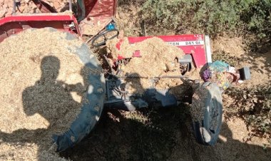 BIG NEWS: अंसतुलित होकर ट्रैक्टर गिरा खाई में, ट्राली में बैठे लोगों ने ऐसे बचाई जान, घटना मनासा थाना क्षेत्र की, पढ़े मनीष जोलान्या की खबर