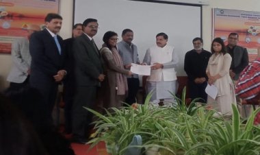 NEWS: अंतर्राष्ट्रीय कांफ्रेंस का समापन, रामपुरा महाविद्यालय की प्राध्यापक बेस्ट पोस्टर अवार्ड से सम्मानित, पढ़े खबर