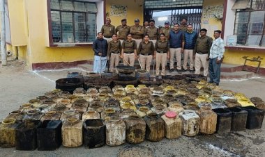 BIG NEWS: अवैध शराब के ठिकानों पर मनासा पुलिस का छापा, हजारों लीटर लहान किया नष्ट, मौके पर मिल गए नकबजनी के आरोपी, फिर की ये बड़ी कार्यवाही, पढ़े खबर